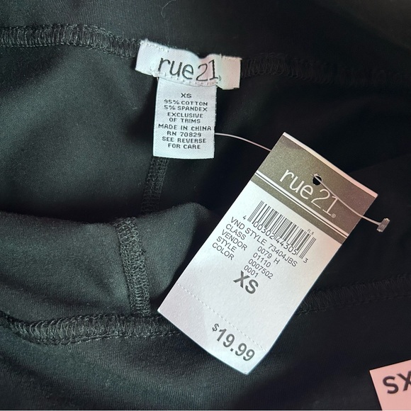 NWT Flare Bottom Leggings🖤 - Picture 4 of 4